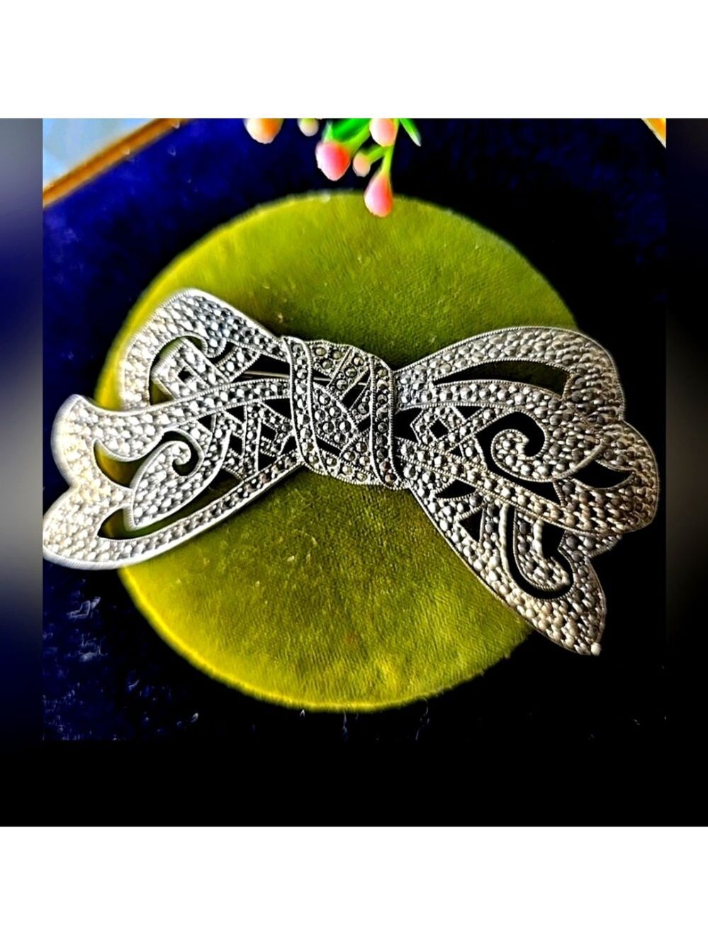 Vintage 1928 Silver Tone Bow Large Pin Brooch